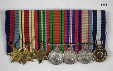 Set of 7 miniature medals of an Officer