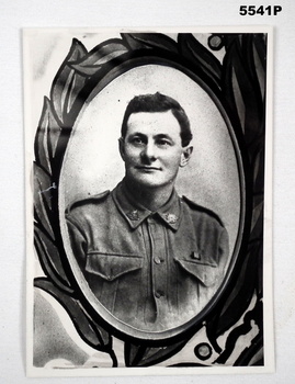 Black & white photo of a WW1 soldier.