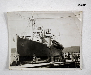 Photo of HMAS Kanimbla at port.