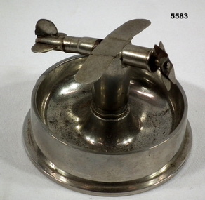 Memorabilia - TRENCH ART, ASH TRAY, c. 1941 - 45