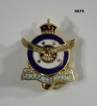 Gold coloured metal lapel badge with RAAF insignia.