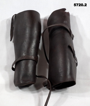 Brown leather light horseman leggings.