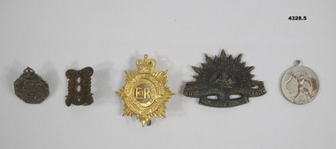 Badge - BADGES VARIOUS, 1) Wallace Bishop, 1) 1940, .2) pre 1939, .4) 1939 - 45, .5) 1945