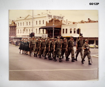 Photo of marching soldiers in Pall Mall Bendigo.