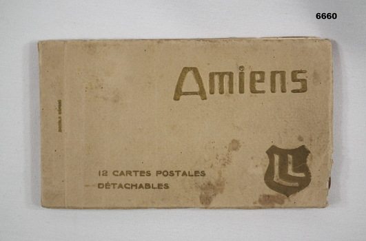 Souvenir booklet of postcards Amiens.
