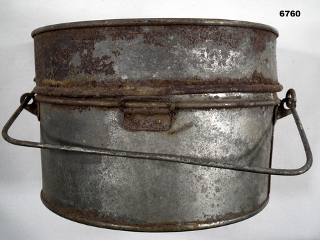 Metal mess tin and food bowl.