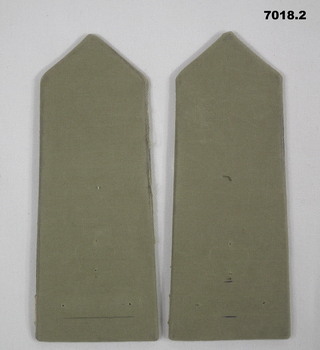 Pair khaki coloured shoulder boards without rank insignia or corps badge.