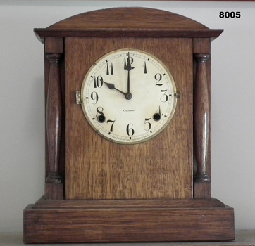 Mantle piece clock placed in SMI 1920's.