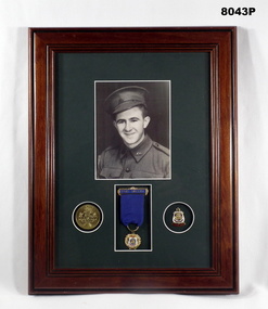 Award - MEDAL, BADGE, PHOTO FRAMED, WW2 to post 1989