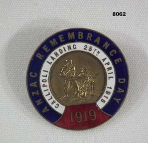 ANZAC remembrance badge with 1919 on.