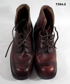 Pair of brown Army boots WW2.