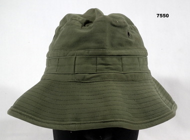 Jungle green coloured floppy bush hat - Army issue.