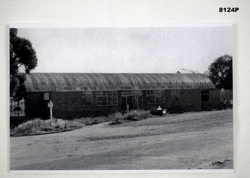 Black & white photo of a Nissan hut.