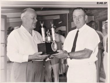 Presentation of new Diggers Day Bowls trophy.