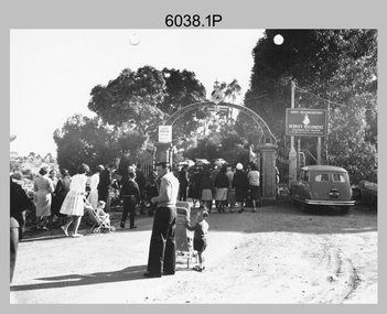 Open Day at the Army Headquarters Survey Regiment, Fortuna Villa, Bendigo c1960s. 
