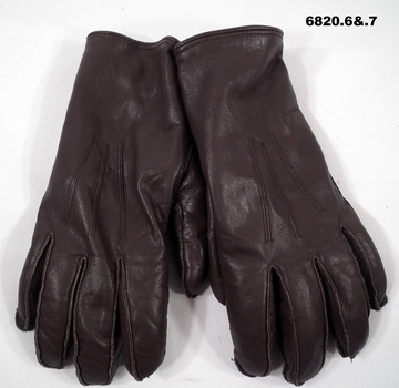 Ceremonial Officers dress - brown leather gloves.