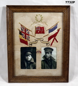 Framed photograph of two WW1 soldiers in uniform.