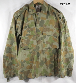 Army DPCU female work dress uniform.