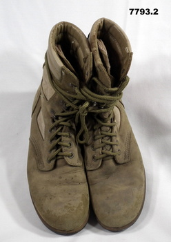 COMBAT ARMY BOOTS - PAIR.