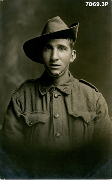 Unidentified medic, from Bendigo