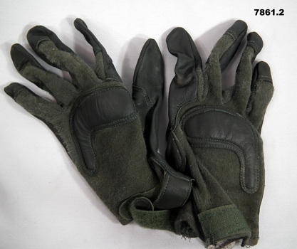 Combat Army Gloves - pair.