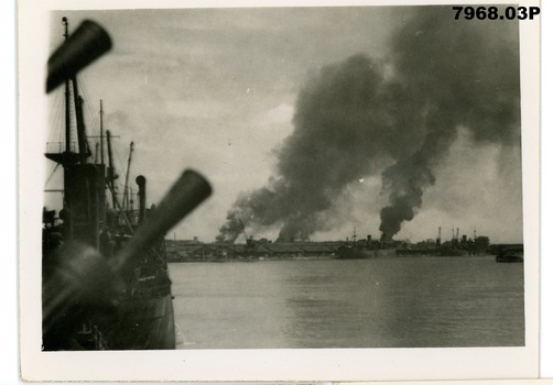 1942 02 Singapore docks burning 1.jpg