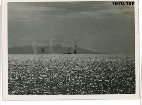 1942 08 Solomons USS Mugford attacked by dive bombers