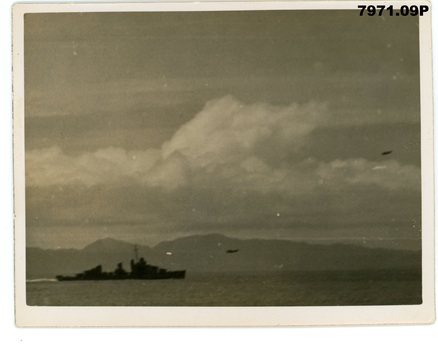 1942 08 Two Japanese torpedo bombers attacking allied warships fly past a US Navy destroyer