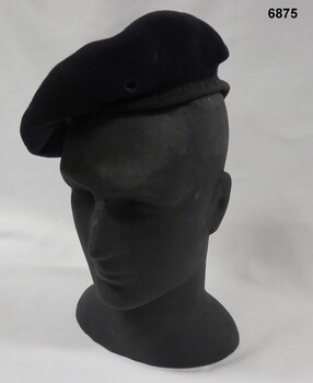 Small beret, blue all corps