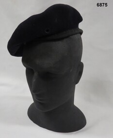 Small beret, blue all corps