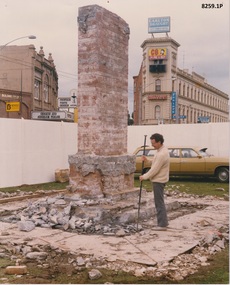 Photo showing Bendigo Cenotaph stripped