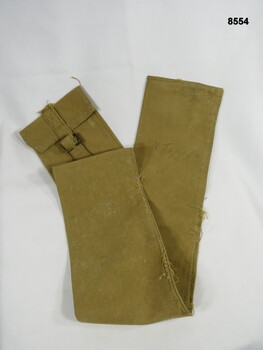 Narrow khaki holdall carry bag.