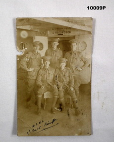 Sepia toned photograph of WW1 soldiers in uniform.