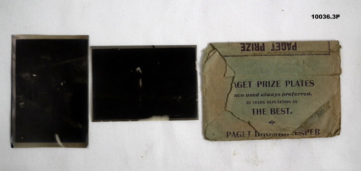 Negatives of photos and pouch WW1.