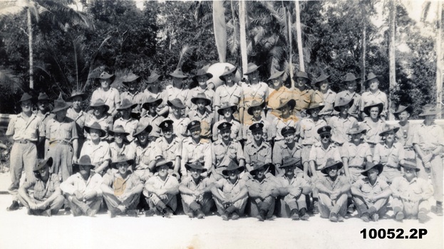 Large group of RAAF service personel.