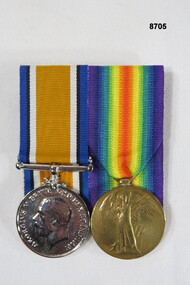 Medal set of two (2) WW1.