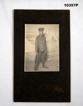 Photograph of a WW1 Australian soldier in uniform.