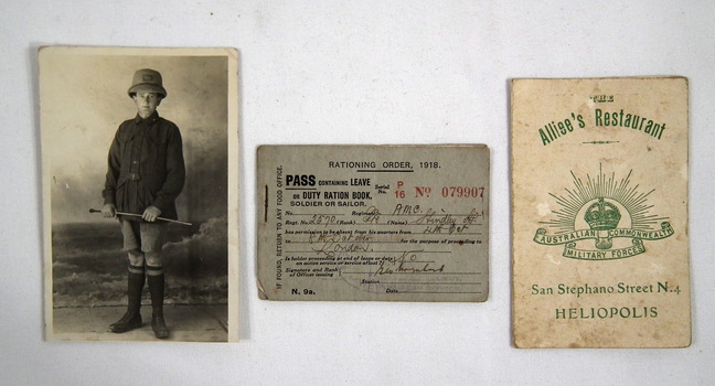 Folder collection of WW1 memorabilia papers.