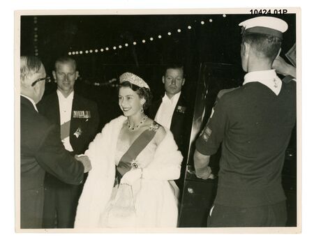 10424.01P Queens visit Fremantle 1954                                                           