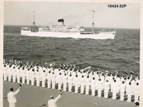 10424.02P Sydney farewell to Britannia 1954