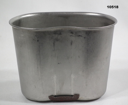 Cup canteen steel with folding handle.
