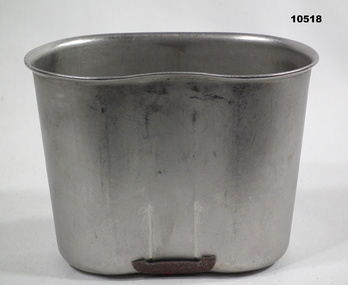 Cup canteen steel with folding handle.