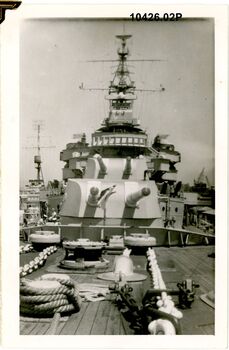 10426.02P.jpg Foredeck of Bataan displaying 4.7-inch Mark VII guns               