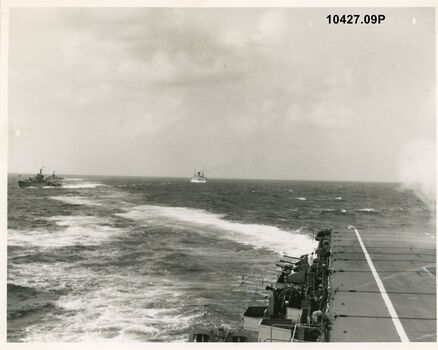 10427.09P Stern AA guns HMAS Melbourne                            
