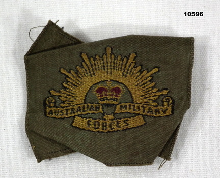 Shoulder patch, cloth with Rising Sun on.