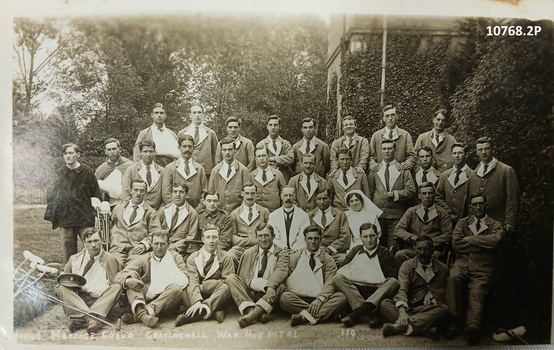 Photo postcard of a group of wounded soldiers.