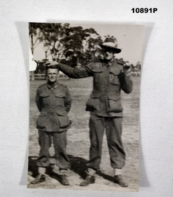 Photograph of two Australian soldiers, one tall and one short.