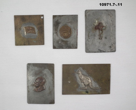 A  mixture of Badges and moulds (positive).