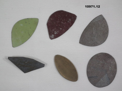 A  mixture of Badges and moulds (positive).