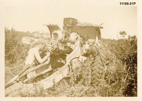 11169.01P Maintenance on 6-pdr anti-tank gun